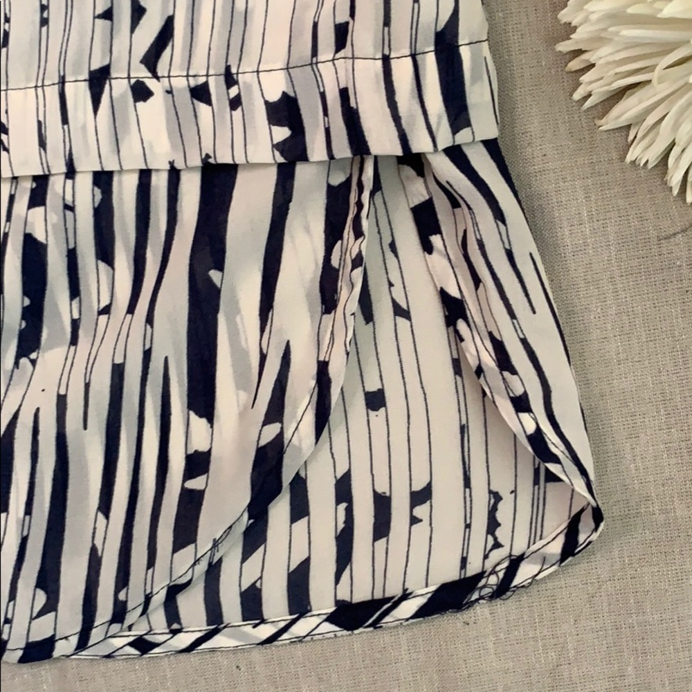 Banana Republic Navy Tiered Sleeveless Tank Blouse - Picture 5 of 6